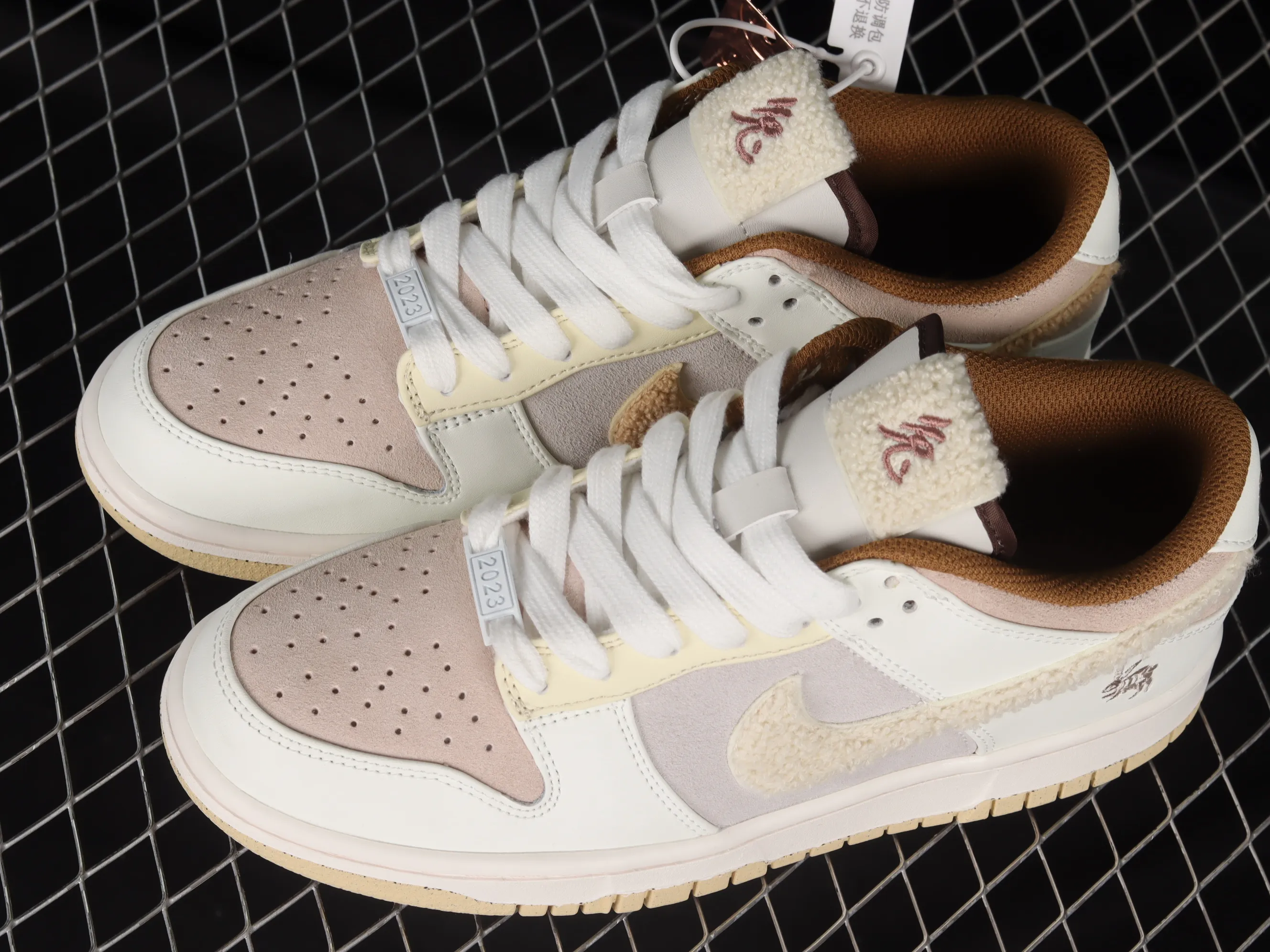 All Categories Nk SB Dunk Series Nk SB Dunk Low Low-top sneakers Cost-effective version Nk Dunk Low "Year of the Rabbit" Year of the Rabbit Rabbit theme SB low-top sports and leisure sneakers FD4203-211